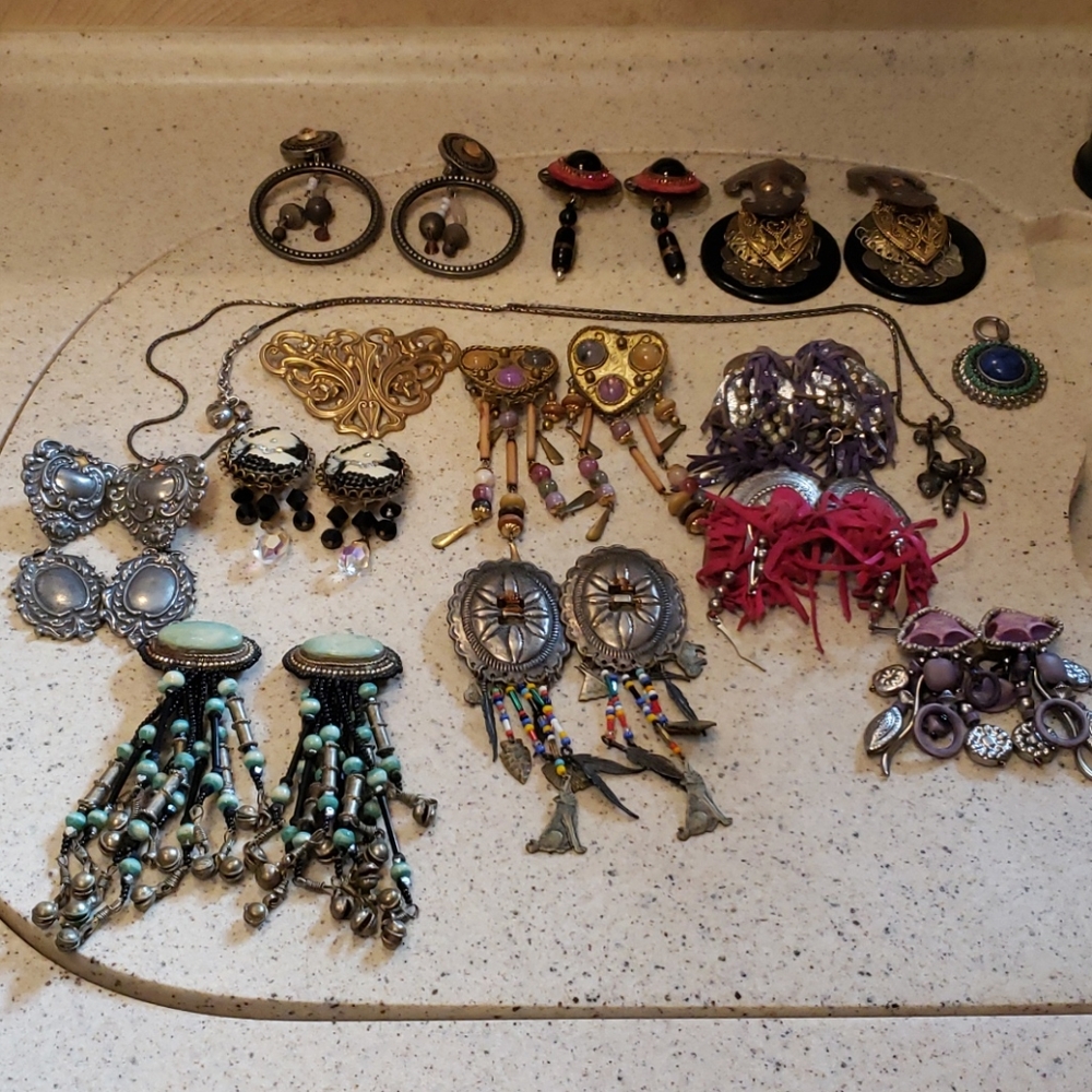 Vintage earrings bundle cameo steampunk western - Picture 1 of 8